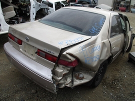 1999 TOYOTA CAMRY LE GOLD 2.2L AT Z15057